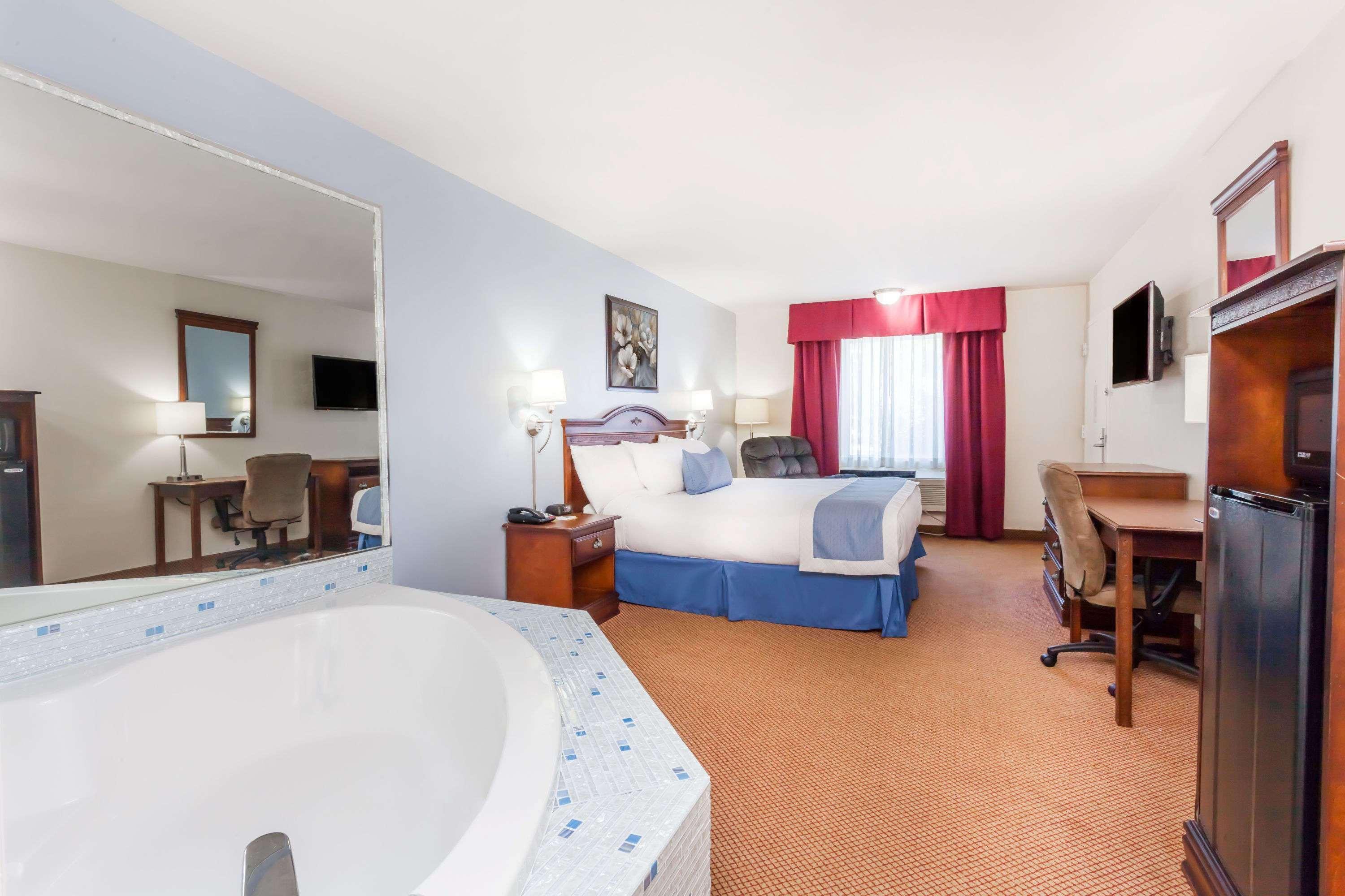 Days Inn By Wyndham Hampton Exteriör bild